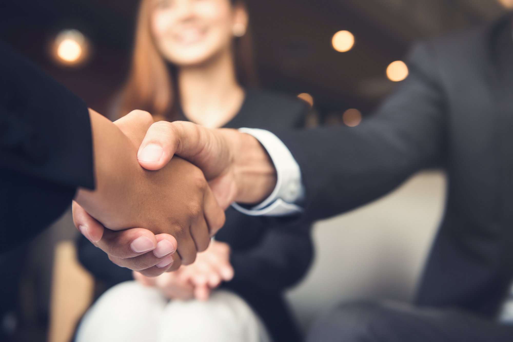 Businessmen shaking hands after meeting _182792055-min